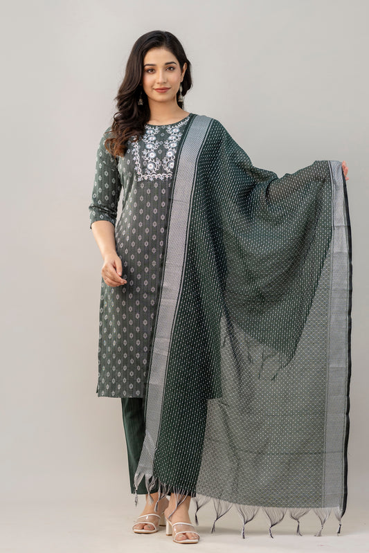 Women Cotton Blend Kurta Pant Dupatta Set